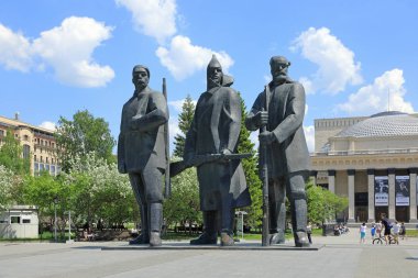 Novosibirsk, Rusya - 06 Haziran 2018: Anıt devrimci işçi, asker ve köylü yaz gün