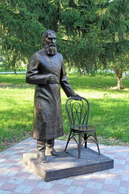 Tyumen, Rusya Federasyonu-Ağustos 14, 2018: Grigory Rasputin parkta bir yaz gününde Anıtı