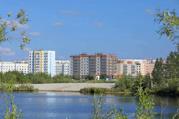 Nadym Ρωσία Αυγούστου 2018 Αστική Γειτονιά Από Λίμνη — Φωτογραφία Αρχείου
