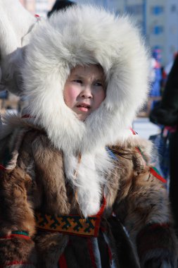 Nadym, Rusya Federasyonu-Mart 16, 2008: küçük Nenets Çocuk Festivali. Nenets - Rus Kuzey Aborjinleri