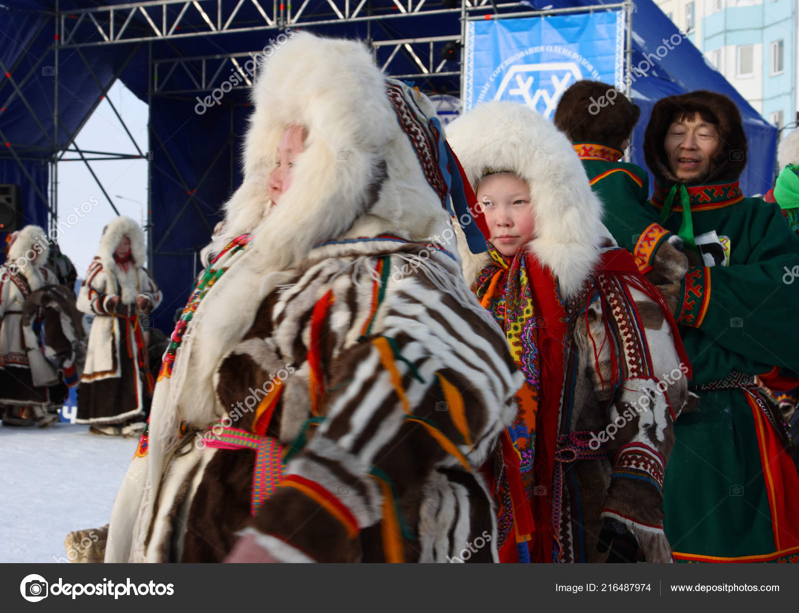 Dressoir Bemiddelen twintig Nadym Russia March 2010 Nenets Women Traditional Fur Clothes Nenets – Stock  Editorial Photo © Grigoriy Pisotckii #216487974