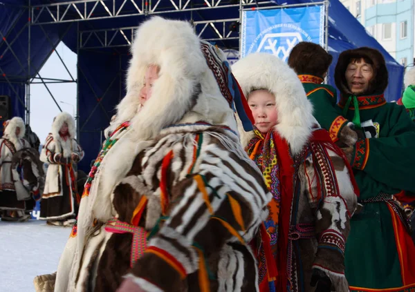 Nadym Rusko Březen 2010 Něnecký Ženy Tradičních Kožišinový Oděv Něnecký — Stock fotografie