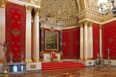 Saint Petersburg, Rusya Federasyonu - 06 Mayıs 2017: Büyük imparatorluk taht Kışlık Sarayın Georgievsky salonu
