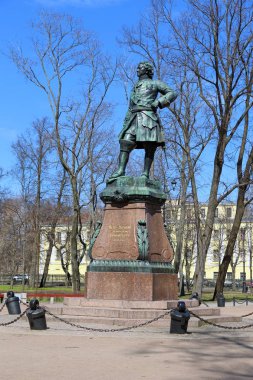 Saint Petersburg, Rusya Federasyonu-Mayıs 04, 2017: İmparator Peter Kronstadt büyük anıt