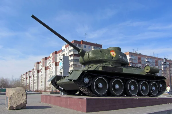 Novosibirsk Rusko Duben 2012 Tank Vítězství Boulevard Rezidenční Oblasti Jihozápad — Stock fotografie