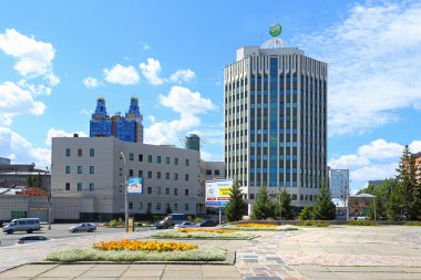 Novosibirsk, Rusya Federasyonu-Temmuz 31, 2015: Merkez Ofis Sberbank Serebrennikovskaya Street, 20