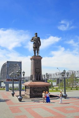 Novosibirsk, Rusya Federasyonu-13 Haziran 2014: Anıt İmparator Alexander III Ob Nehri üzerinde