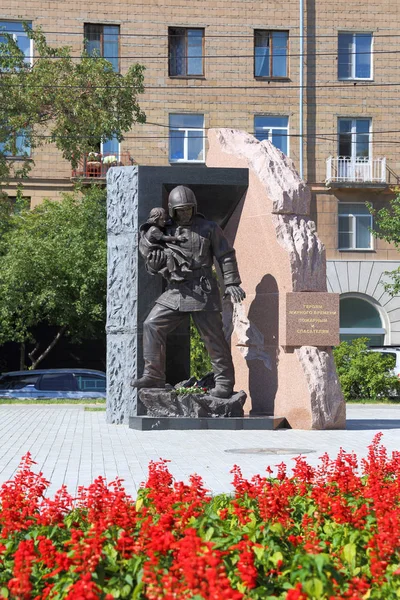 Novosibirsk Federacja Rosyjska Lipca 2015 Pomnik Bohaterów Czasów Pokoju Strażaków — Zdjęcie stockowe