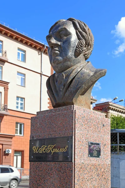 Νοβοσιμπίρσκ Ρωσία Ιουλίου 2015 Προτομή Του Ρώσου Ποιητή Ιβάν Krylov — Φωτογραφία Αρχείου