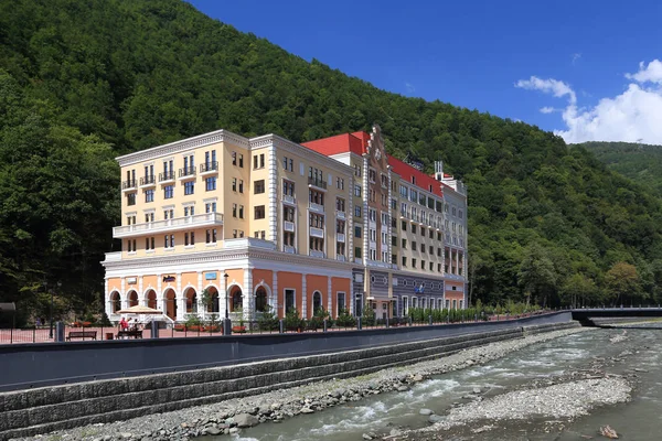 Sochi Rússia Agosto 2013 Rosa Khutor Estância Esqui Nas Margens — Fotografia de Stock