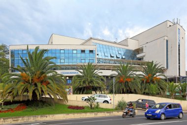 Sochi, Rusya Federasyonu-Ağustos 17, 2013: Sochi ZAO Rus Demiryolları istasyonunda Nodal poliklinik