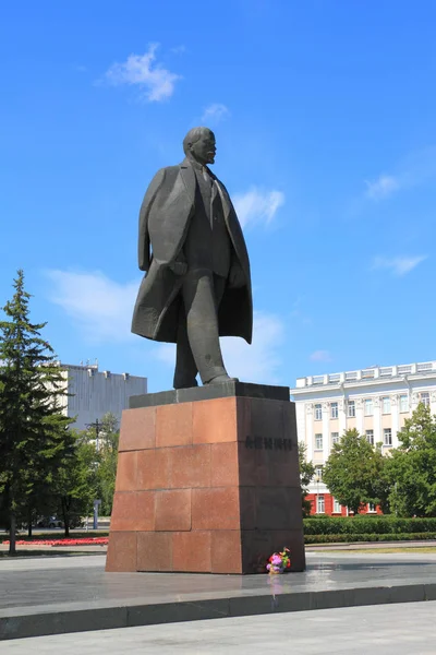 Barnaul Rússia Julho 2011 Monumento Vladimir Ulyanov Lenin Frente Administração — Fotografia de Stock