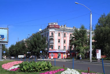 Barnaul, Rusya Federasyonu-Temmuz 30, 2011: Sovyet mimari tarzı ev Lenin Caddesi üzerinde