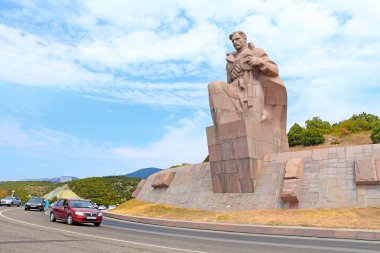 Novorossiysk, Rusya Federasyonu-Ağustos 15, 2015: Devrim denizciler Karadeniz kıyısında anıt