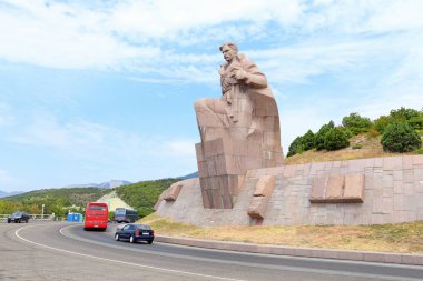 Novorossiysk, Rusya Federasyonu-Ağustos 15, 2015: Devrim denizciler Karadeniz kıyısında anıt