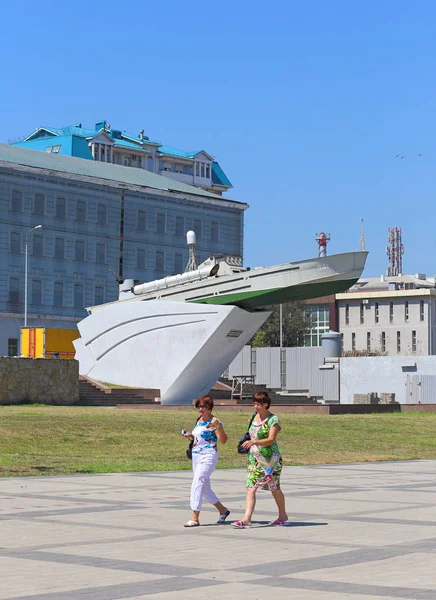 Novorossiysk Rússia Agosto 2015 Mulheres Caminham Longo Embankment Nomeado Após — Fotografia de Stock