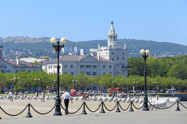 Novorossiysk, Rusya Federasyonu-Ağustos 10, 2015: görünümünden dolgu Novorossiysk bina ulaşım muayene Mira street 23 on