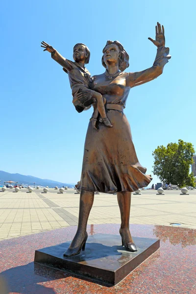 Novorossiysk Rusland Augustus 2015 Bronzen Sculptuur Monument Aan Sailor Vrouw — Stockfoto