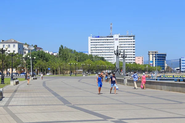 Νοβορωσίσκ Ρωσία Αύγουστος 2015 Πολυώροφα Διοικητικό Κτίριο Της Ναυτιλιακής Εταιρείας — Φωτογραφία Αρχείου