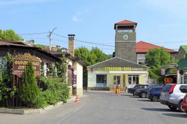 Novorossiysk, Rusya Federasyonu-Ağustos 04, 2015: Kuban markalı mağaza şaraplar Abrau Durso Köyü