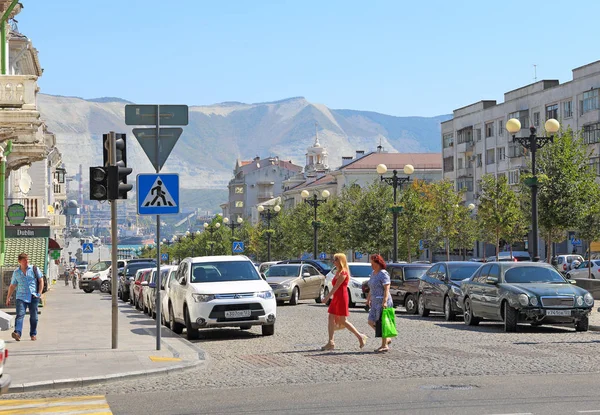 Novorossiysk Rusia Agosto 2015 Vista Calle Novorossiysk Republic Soleado Día — Foto de Stock