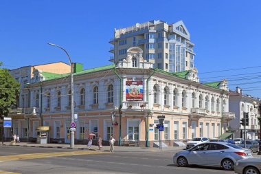 Novorossiysk, Rusya Federasyonu-Ağustos 07, 2015: Güzel Sovyet 20 yüzyıl mimarisi. Novorossisk Cumhuriyeti Street, 7