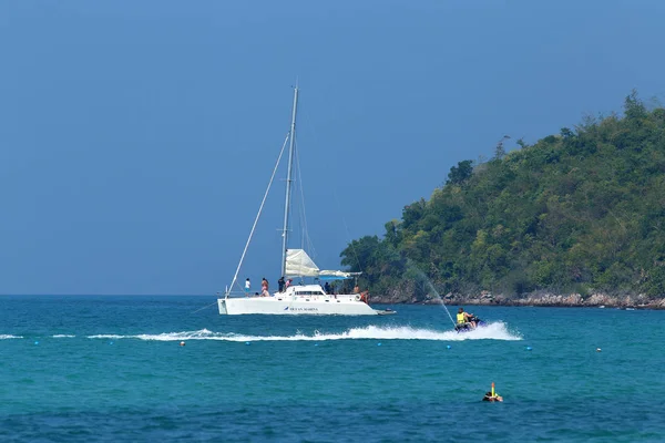 Pattaya Thailand January 2014 Tourists Sailing Sea Yacht Tropical Sea — Stock Photo, Image