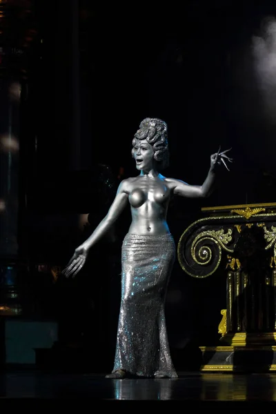 Pattaya Thailand Maart 2012 Acteur Travestiet Het Podium Alcazar Cabaret — Stockfoto