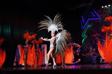 Pattaya, Tayland-Mart 27, 2012: Aktörler Alcazar travesti tiyatro gösterisi