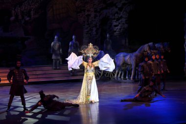 Pattaya, Tayland-Mart 27, 2012: Aktörler Alcazar travesti tiyatro gösterisi