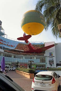 Pattaya, Tayland-Aralık 31, 2013: Royal Garden Plaza Alışveriş Merkezi binasının