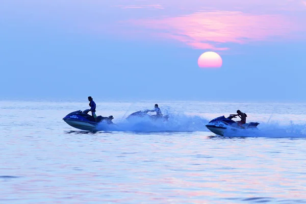 Pattaya Thailand January 2014 Tourist Riding Sea Scooter Sunset — Stock Photo, Image