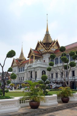 Bangkok, Tayland-Mart 26, 2012: Grand Palace Chakri Maha Prasat Hall gelen turist