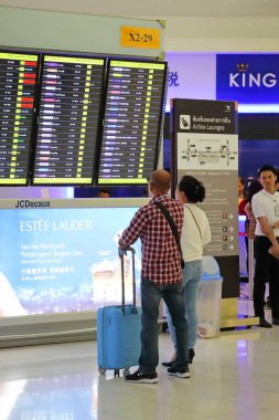 Turist ailesi Bangkok iç skorbord görmek