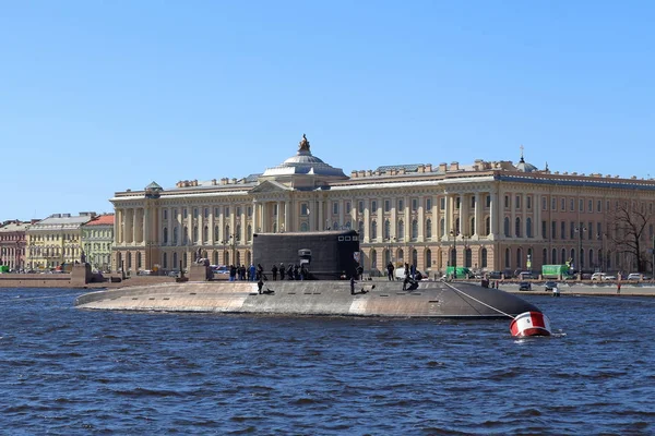 Rosyjska łódź B-271 projekt Kolpino "Varshavyanka" na parkingu — Zdjęcie stockowe