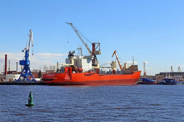Navio Yuri Arshenevsky Murmansk companhia de navegação no estacionamento — Fotografia de Stock