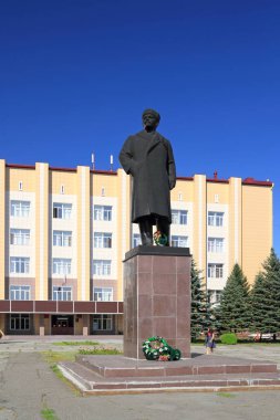 Vladimir Lenin Anıtı ve şehir administ binası