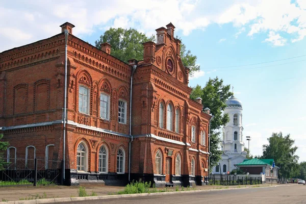 Monument architectural dans la ville sibérienne de Biysk — Photo