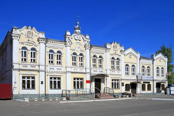 House of merchant Ignatiev in Russian style and Baroque against — Stock Photo, Image