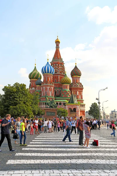 여름날 모스크바의 성 바실리 정교회 성당 — 스톡 사진