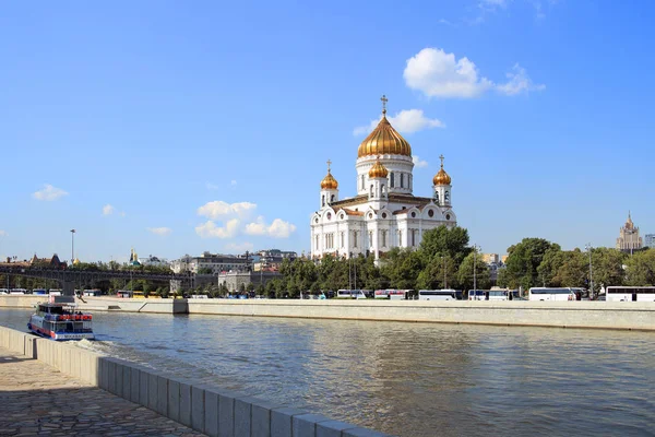Katedra Chrystusa Zbawiciela na nasypie Moskwy — Zdjęcie stockowe