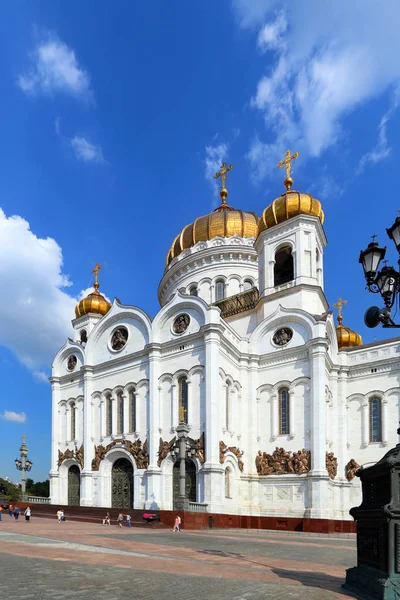 Catedral de Cristo Salvador em um dia quente de verão ensolarado em Mo — Fotografia de Stock