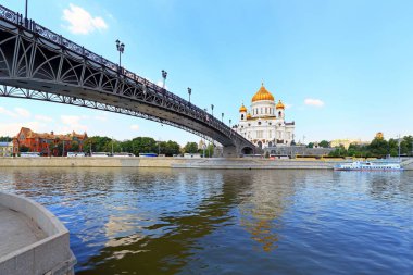 Kurtarıcı İsa Katedrali ve Ataerkil haydut görünümü