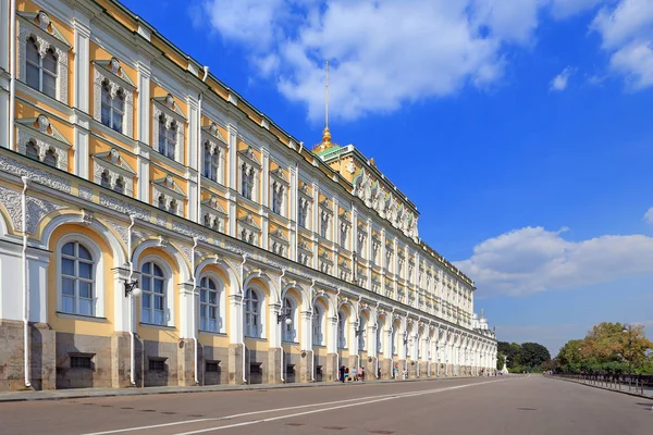 The building of the Grand Kremlin Palace in the center of Moscow — Stock Photo, Image