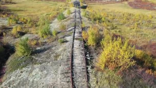 L'ancien pont ferroviaire du 501e GULAG de construction de Staline dans la toundra forestière de Yamal. Construction abandonnée du chemin de fer Chum - Salekhard - Igarka 