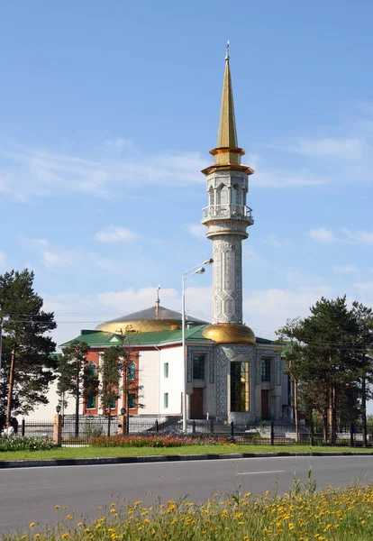 Mosquée dans la ville sibérienne de Surgut Khanty-Mansiysk district — Photo