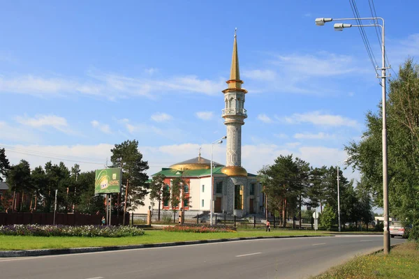 Moské i Surgut Khanty-Mansiysk distrikt i Ryssland — Stockfoto