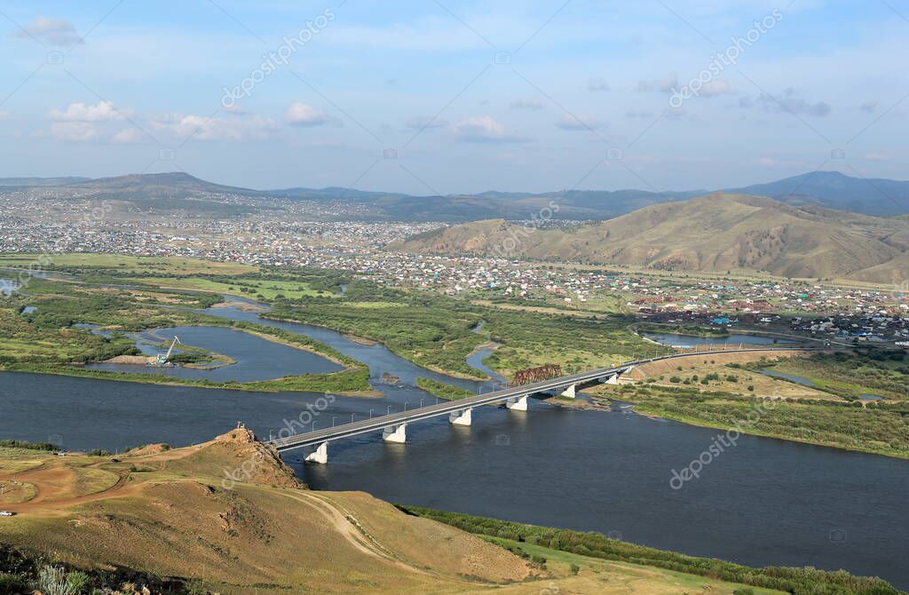 Vista del puente sobre el río Selenga en las proximidades de UlanUde