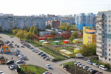Novosibirsk, RUSSIA-21 Eylül 2020: Anaokulunun en iyi manzarası No. Vostochny 'deki Vysotsky Caddesi 489 numara.