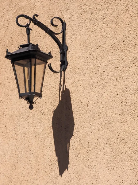 Vieille Lanterne Sur Mur Bâtiment — Photo